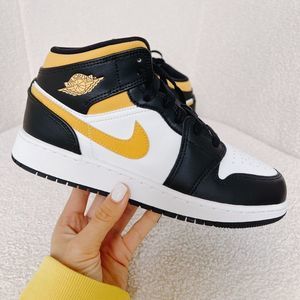 Nike air jordan mid